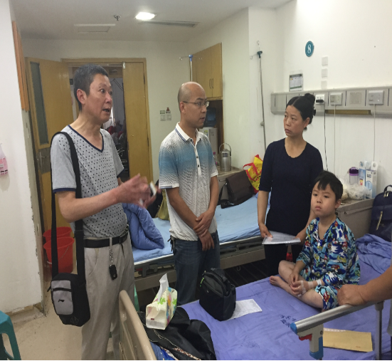 情系扶貧村 慰問暖人心