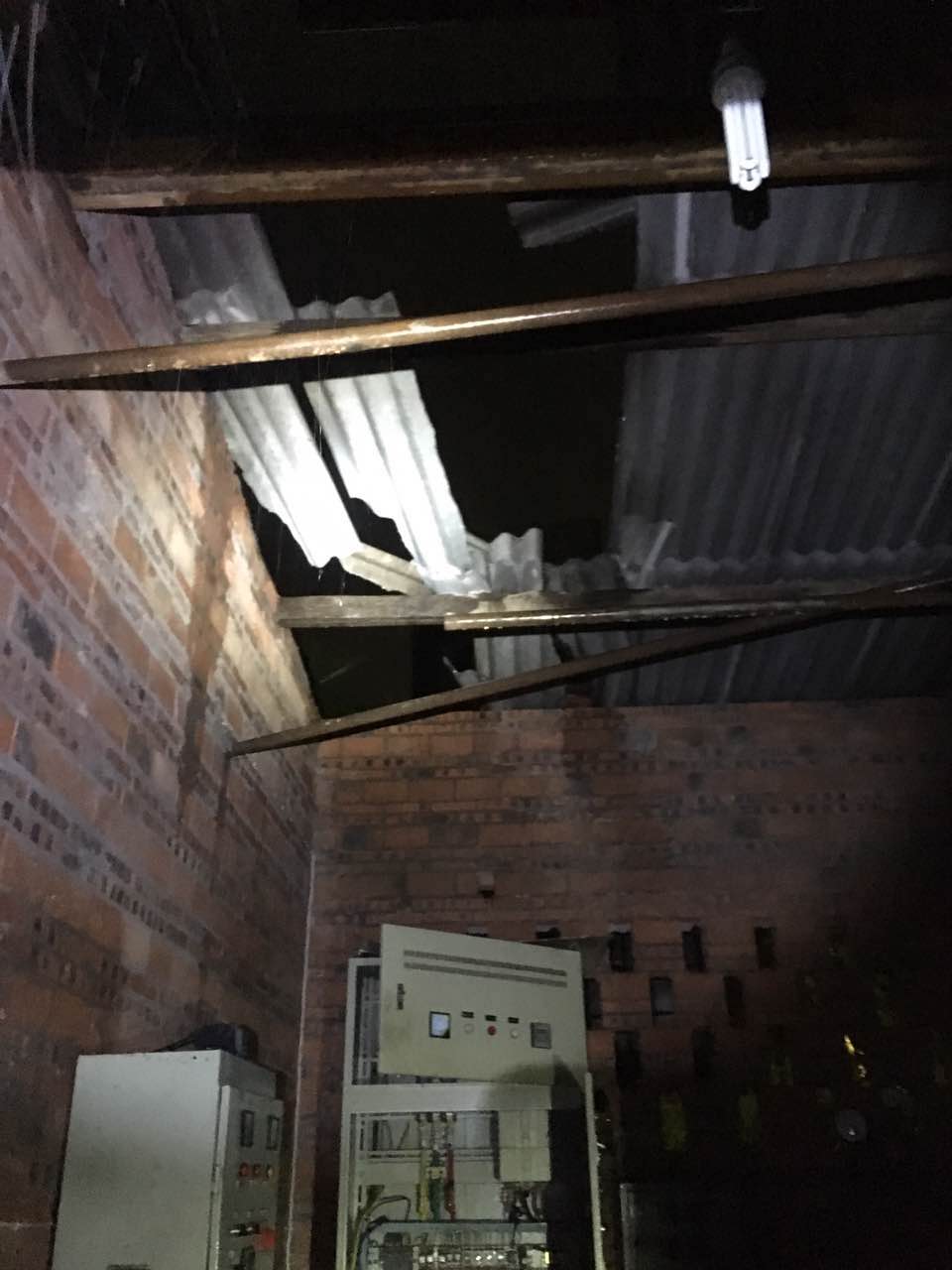 不畏狂風(fēng)暴雨  發(fā)揚(yáng)優(yōu)秀團(tuán)隊精神