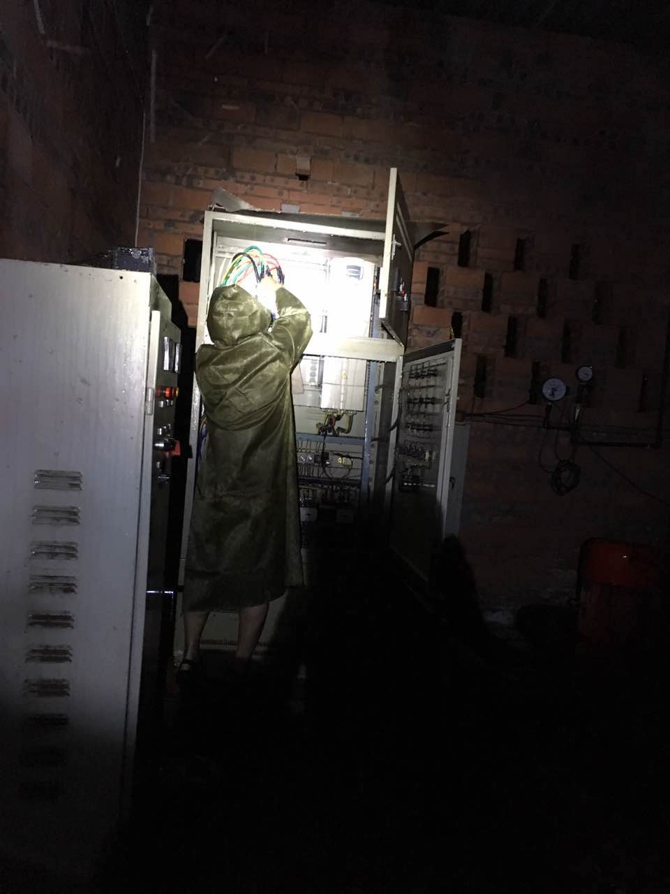 不畏狂風(fēng)暴雨  發(fā)揚(yáng)優(yōu)秀團(tuán)隊精神