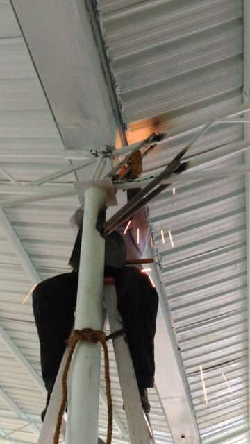 加固雨棚 保安全 促生產