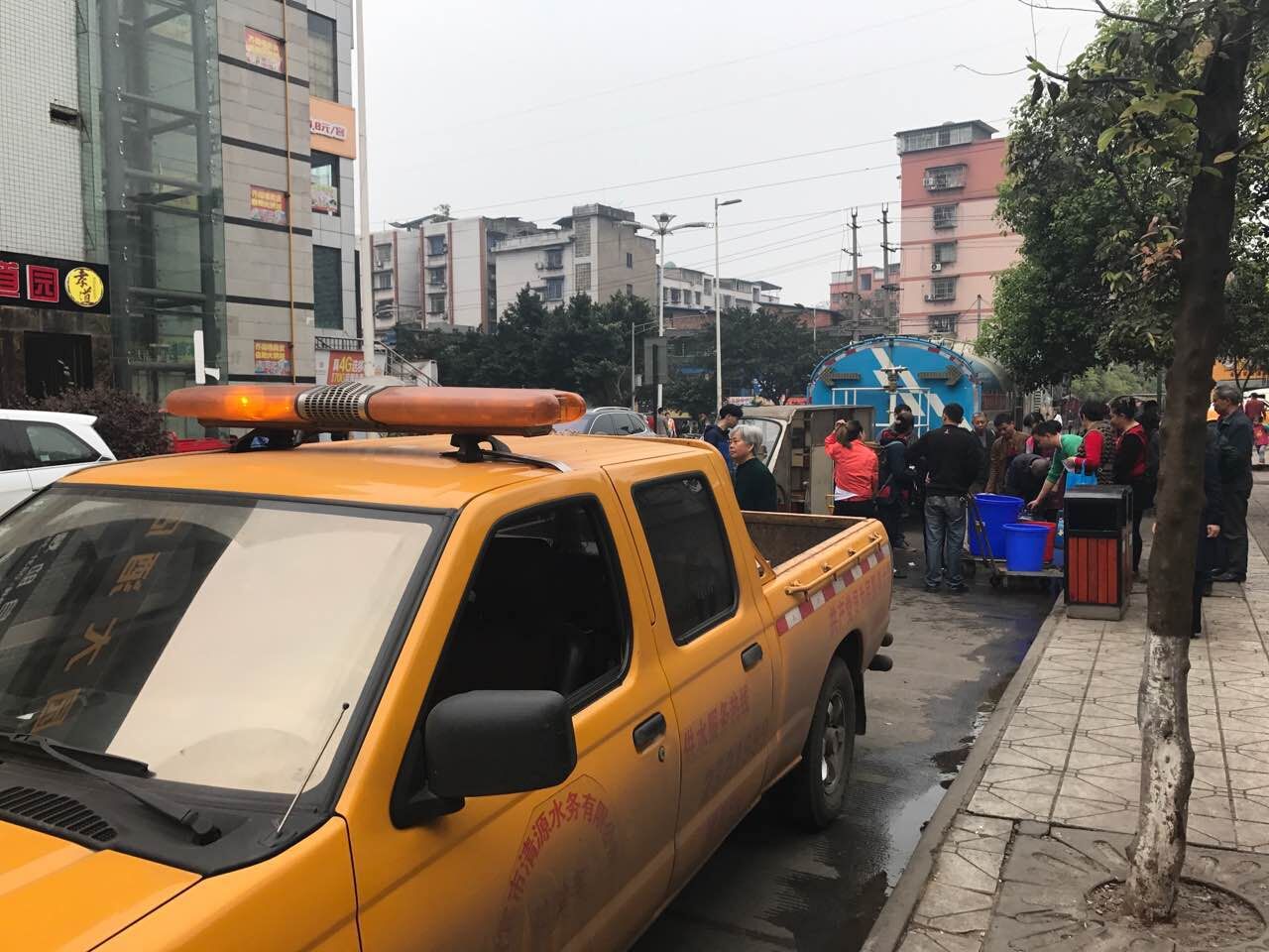 清源水務與區環衛處緊密配合 緩解上江北片區用水難題