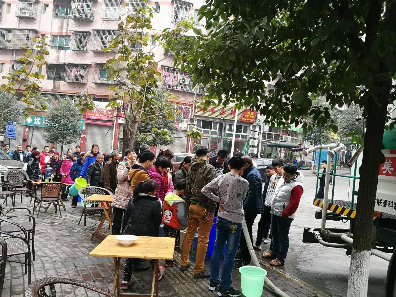 清源水務與區環衛處緊密配合 緩解上江北片區用水難題