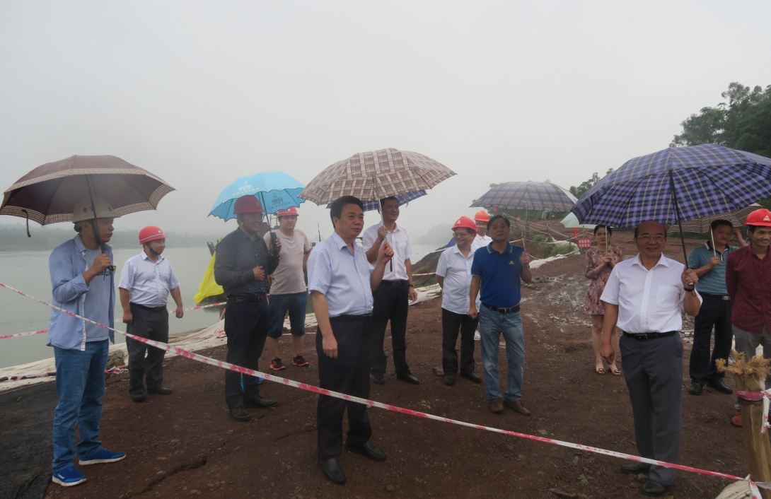 市水務局黨委書記、局長董大華一行調研五水廠工程