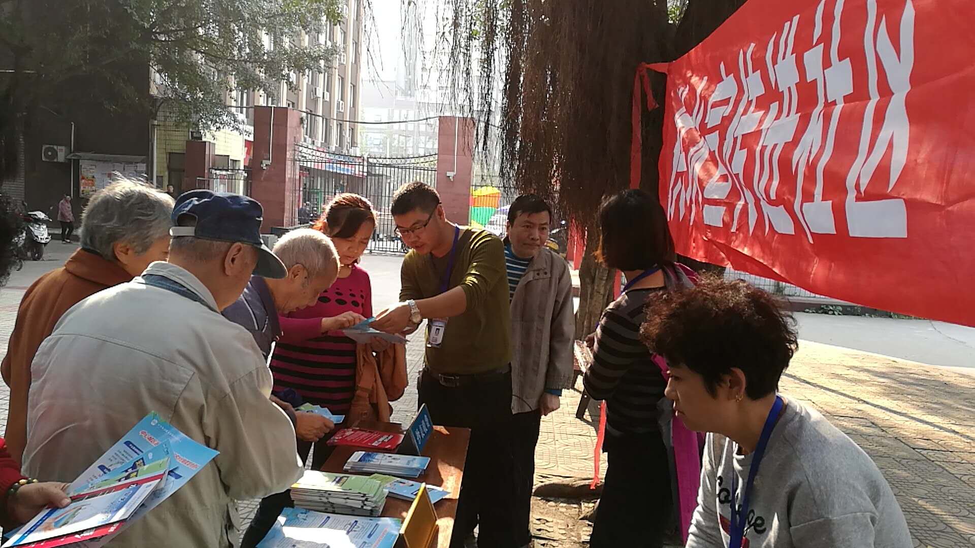 集團公司營銷部:服務“三供一業”  深入華電開展供水宣傳