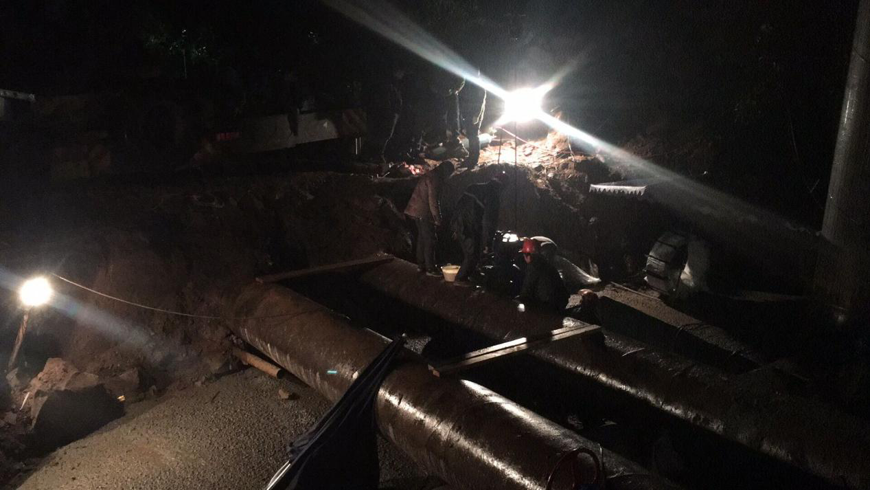 連夜施工戰猶酣 風雨兼程保供水