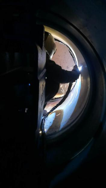 連夜施工戰猶酣 風雨兼程保供水