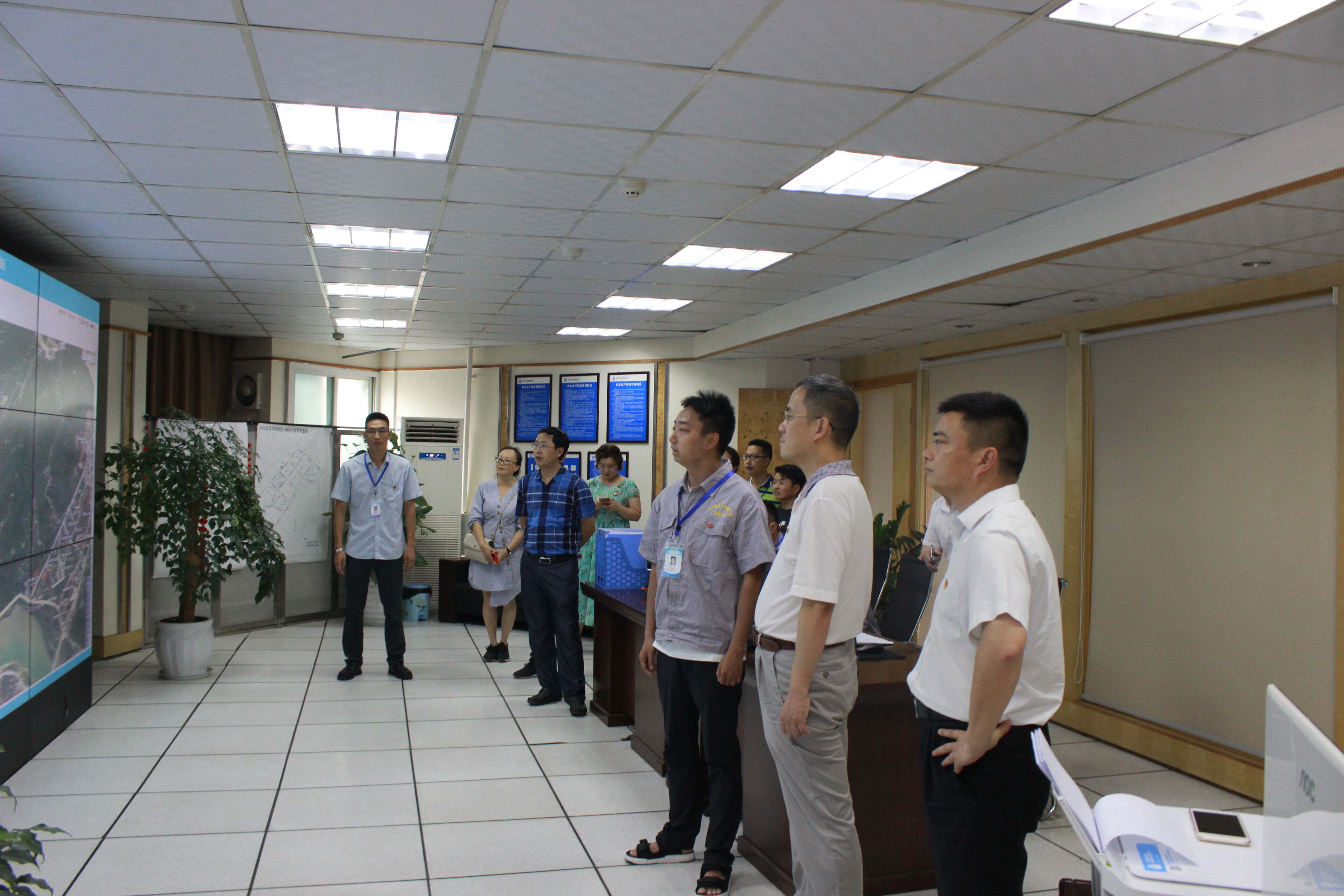 市紀委派駐市環保局紀檢組和市水務局領導到集團公司調研