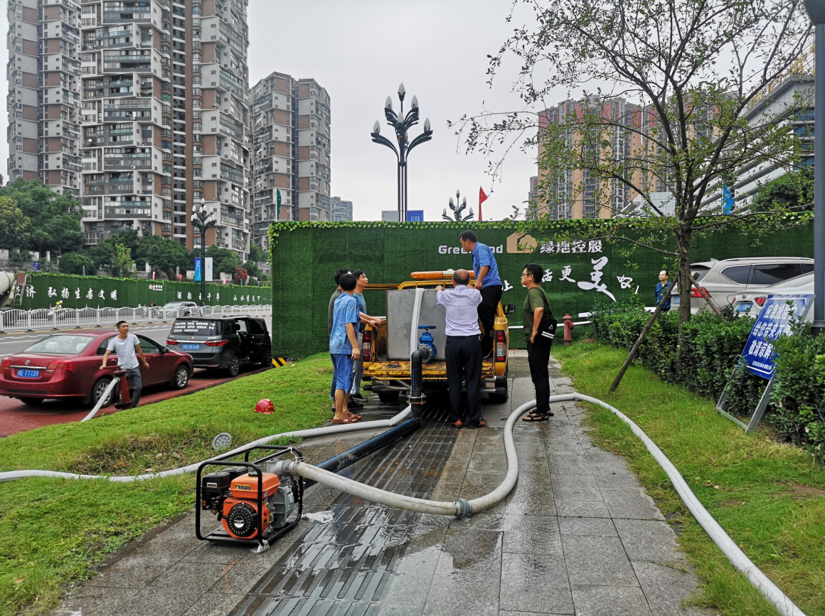 臨港公司在宜賓市二醫(yī)院 開展“安全生產(chǎn)月”應急演練活動