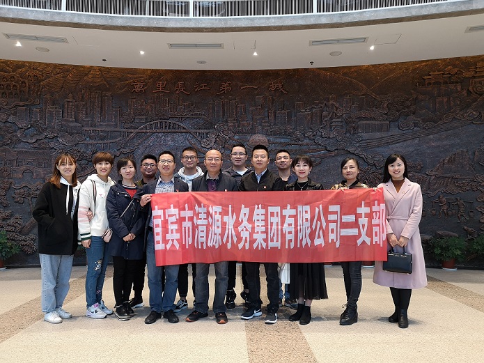 二支部開展黨課專題輔導暨對照黨章黨規找差距組織生活會