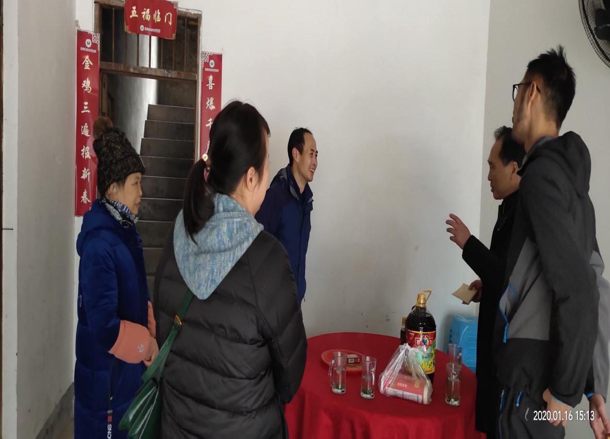 春節慰問貧困戶    濃濃關懷暖人心