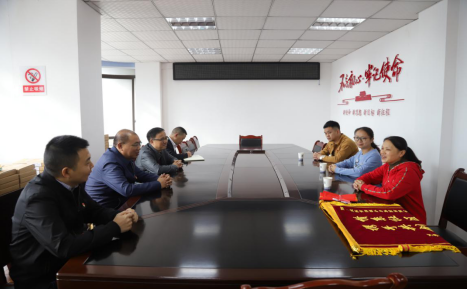 清源水務助力創文 社區送錦旗表感謝