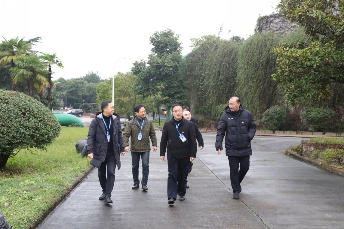 集團公司黨委書記、董事長周燕賓率隊督查水廠安全生產工作