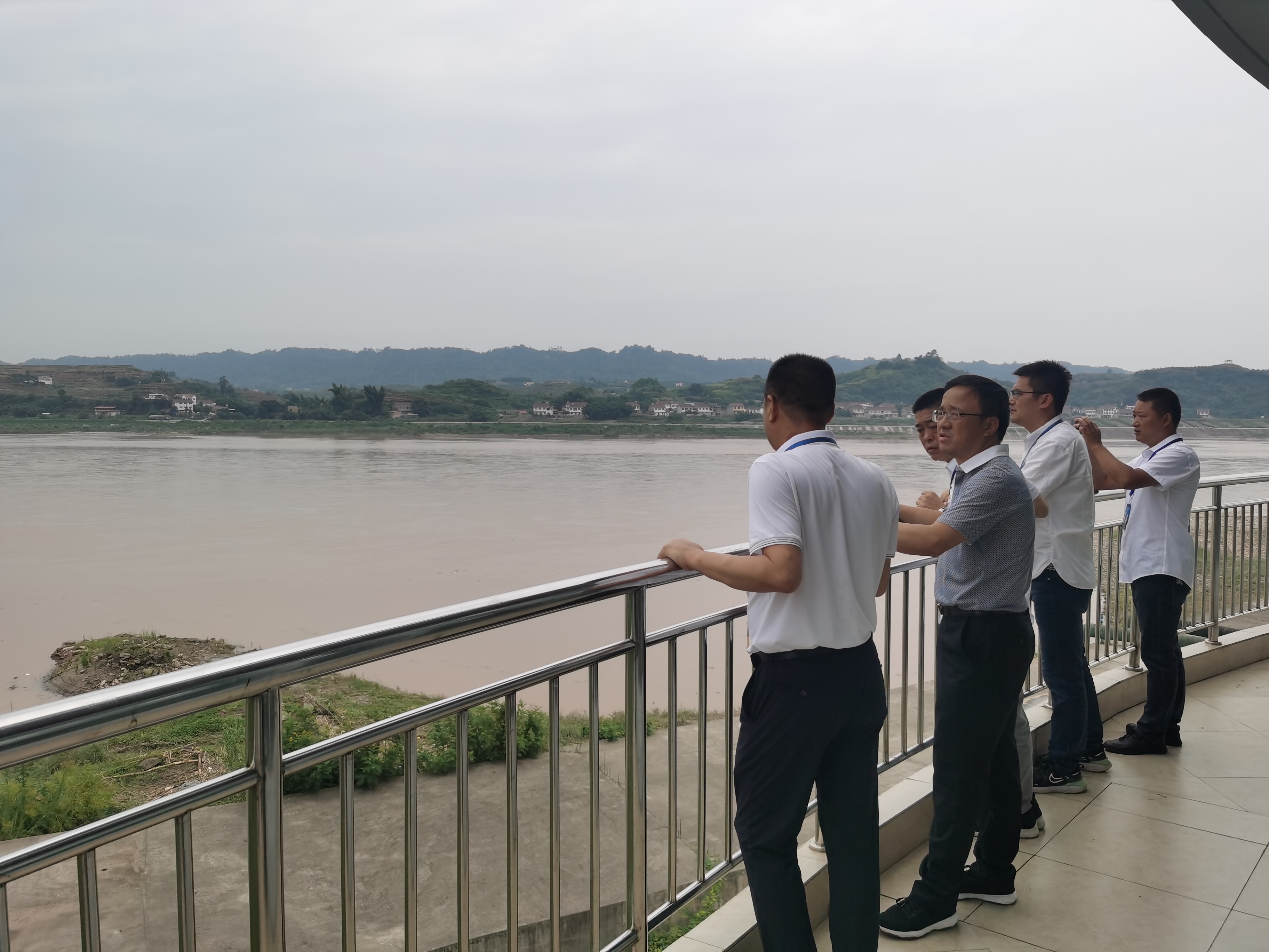 集團(tuán)公司黨委書記、董事長(zhǎng)周燕賓調(diào)研菜壩水廠安全生產(chǎn)、生態(tài)環(huán)保工作