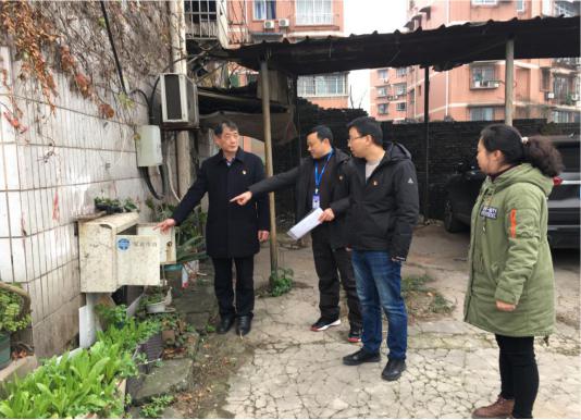 建恒支部主題黨日活動 ——為下渡口社區貧困黨員和殘疾群眾家庭送溫暖