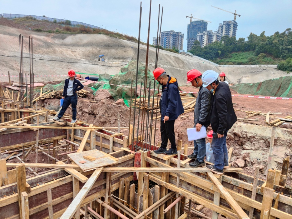 抓落實，嚴控工程建設質量安全